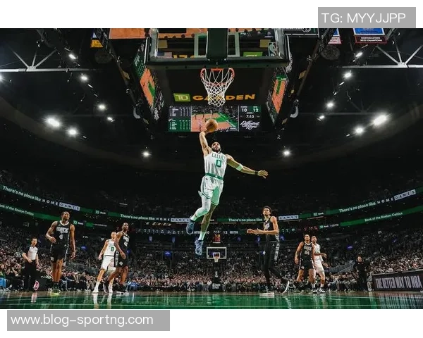 文班在下半场遭遇严防与犯规困扰仍拼出22分8板4助2帽展现实力