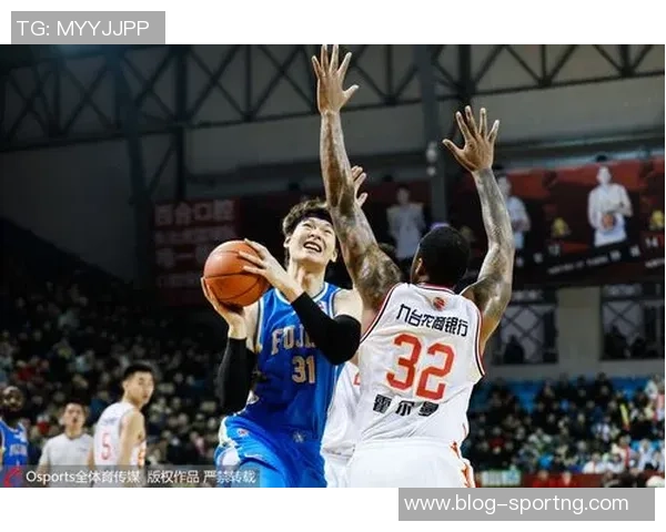 狄龙首节狂砍10分生涯总得分成功突破7000分大关创造新里程碑 狄龙首节狂砍10分生涯总得分成功突破7000分大关创造新里程碑